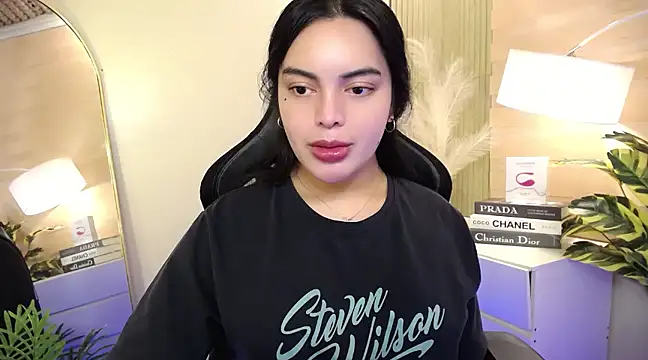 HotstuffCherrySummer online show from January 13, 6:16 am