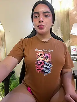 HotstuffCherrySummer online show from February 24, 9:32 am