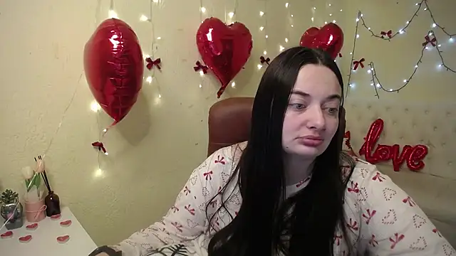 Snapshot of MilanaPrice chatting on February 12, 8:37 pm MilanaPrice online show from February 12, 8:37 pm