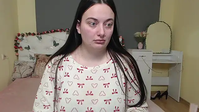 Snapshot of MilanaPrice chatting on February 20, 7:47 pm MilanaPrice online show from February 20, 7:47 pm