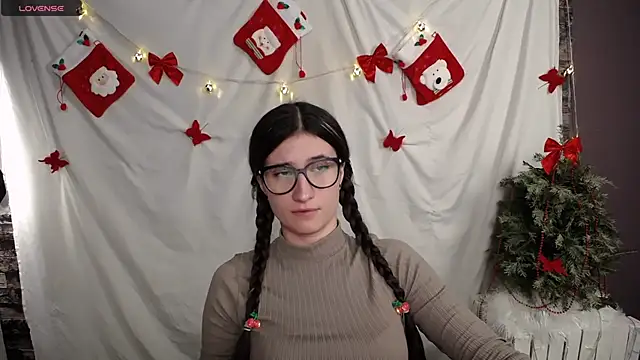 Snapshot of MaryEm976 chatting on December 12, 12:01 pm MaryEm976 online show from December 12, 12:01 pm