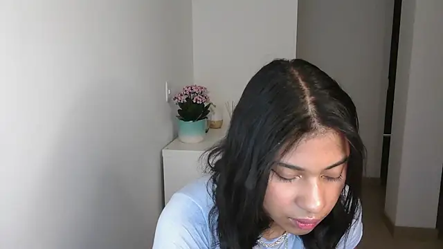 dark enchantress  online show from December 13, 11:39 pm