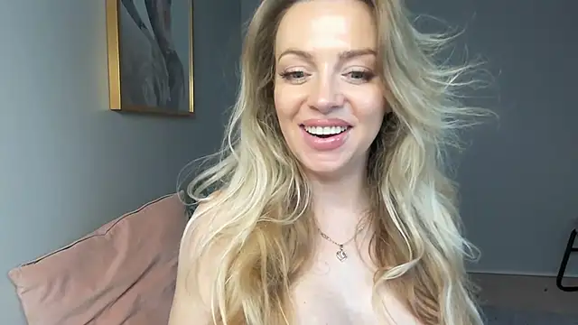 Snapshot of BelieveinEmliy chatting on February 5, 9:57 am BelieveinEmliy online show from February 5, 9:57 am