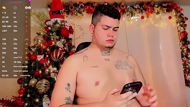 Snapshot of Thomas_chubbyxhot chatting on December 21, 9:15 pm Thomas chubbyxhot online show from December 21, 9:15 pm