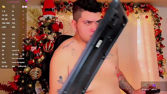 Snapshot of Thomas_chubbyxhot chatting on December 22, 6:26 pm Thomas chubbyxhot online show from December 22, 6:26 pm