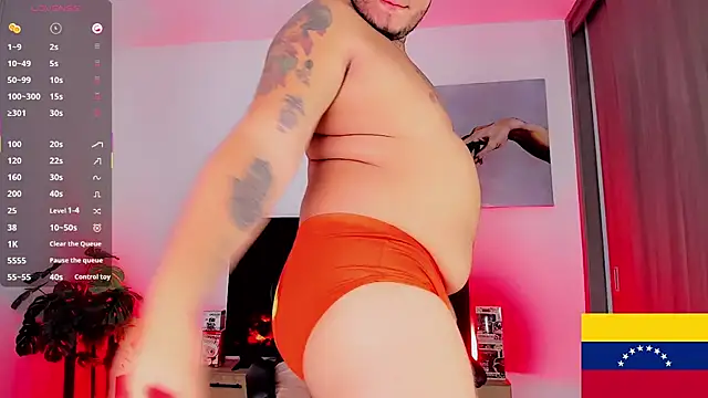 Snapshot of Thomas_chubbyxhot chatting on June 27, 3:44 am Thomas chubbyxhot online show from June 27, 3:44 am