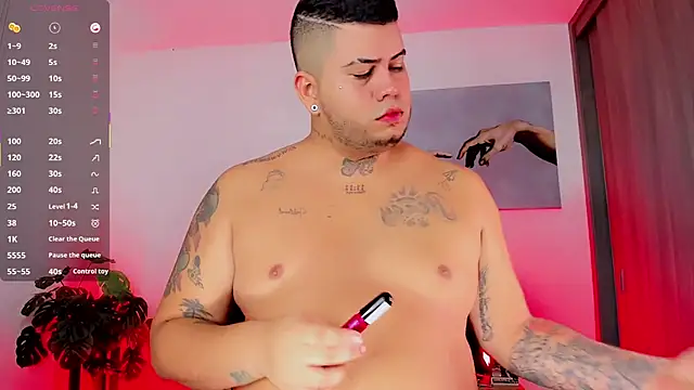 Snapshot of Thomas_chubbyxhot chatting on July 3, 3:24 am Thomas chubbyxhot online show from July 3, 3:24 am