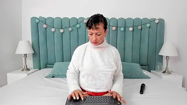 marianaaguii online show from February 4, 11:27 am