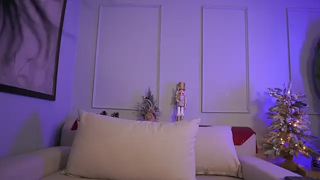 Lauraxx69 online show from December 28, 8:26 am