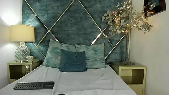 Snapshot of DannaFalco25 chatting on December 18, 3:33 pm DannaFalco25 online show from December 18, 3:33 pm