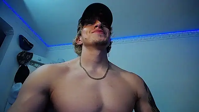 Snapshot of strongboy_ chatting on March 15, 5:30 am strongboy online show from March 15, 5:30 am