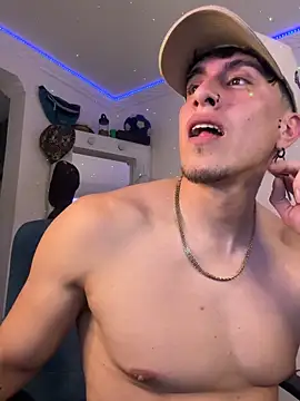 strongboy  online show from December 5, 8:05 pm