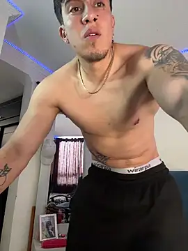 strongboy  online show from June 17, 7:26 pm