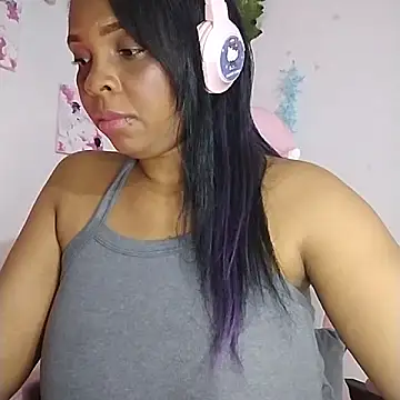 Snapshot of collegechica chatting on October 23, 4:12 am collegechica online show from October 23, 4:12 am