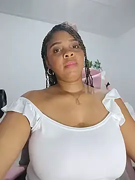 Snapshot of collegechica chatting on February 21, 6:25 am collegechica online show from February 21, 6:25 am