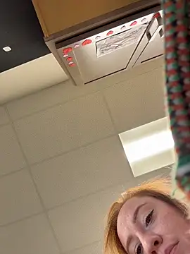 Snapshot of cinnatitties chatting on October 31, 6:31 pm cinnatitties online show from October 31, 6:31 pm