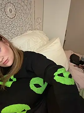 Snapshot of cinnatitties chatting on November 2, 6:32 pm cinnatitties online show from November 2, 6:32 pm