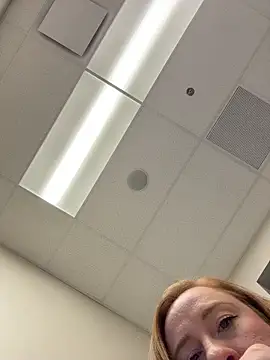 Snapshot of cinnatitties chatting on December 15, 5:17 pm cinnatitties online show from December 15, 5:17 pm