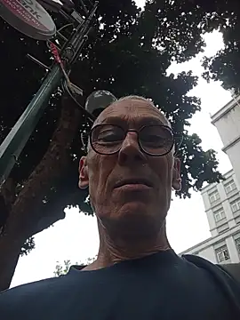 Snapshot of pierre5004 chatting on February 24, 6:00 am pierre5004 online show from February 24, 6:00 am