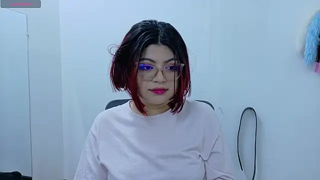 Catwhite  online show from March 21, 1:45 pm