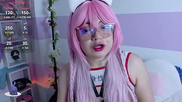 Catwhite  online show from February 7, 3:38 pm