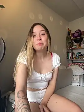 Darling XXX online show from March 5, 8:00 pm