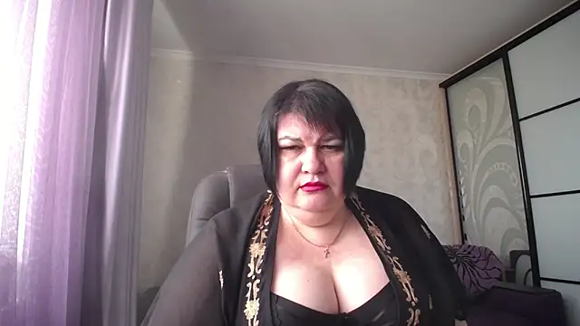 JuicyLady Di online show from March 13, 7:09 am