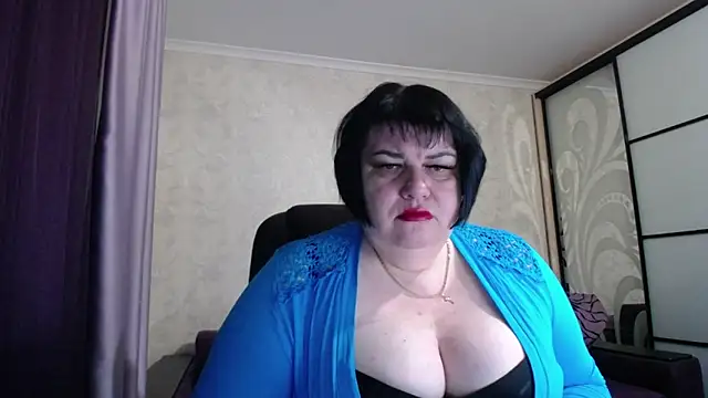 JuicyLady Di online show from January 8, 4:48 am