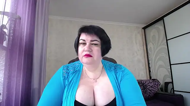 JuicyLady Di online show from April 11, 5:12 am