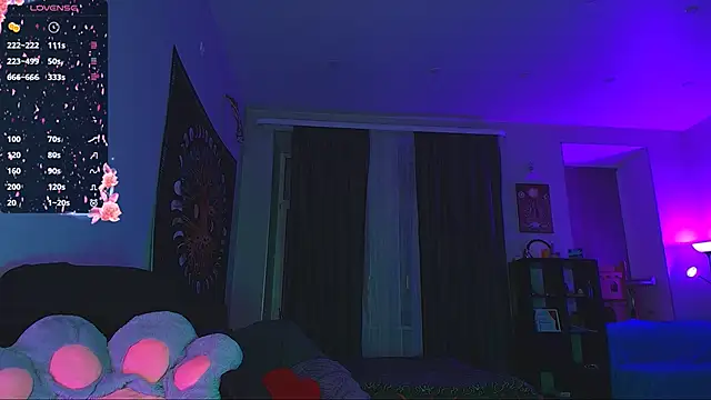 NicoleFancy online show from December 19, 5:09 pm