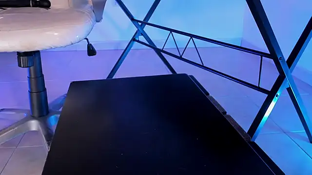 ArchieCollins online show from November 5, 10:10 pm