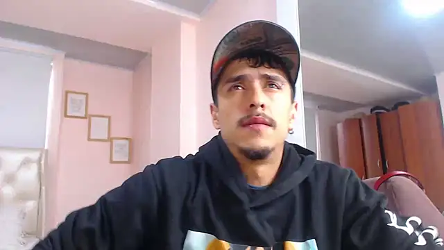 Snapshot of ryan_maxy chatting on February 23, 12:27 pm ryan maxy online show from February 23, 12:27 pm