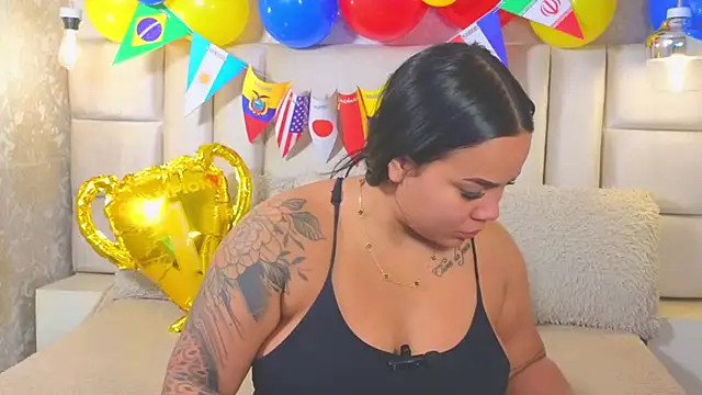 EmilyQueen3x online show from June 25, 2:32 pm