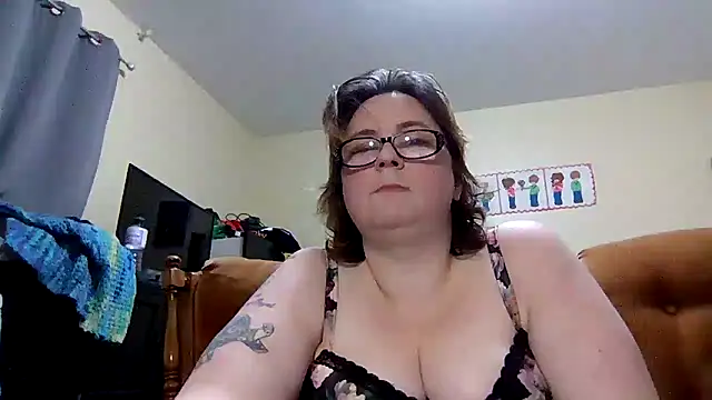Snapshot of newfieocean chatting on December 11, 1:47 am newfieocean online show from December 11, 1:47 am