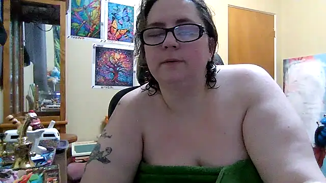 Snapshot of newfieocean chatting on December 13, 11:45 am newfieocean online show from December 13, 11:45 am