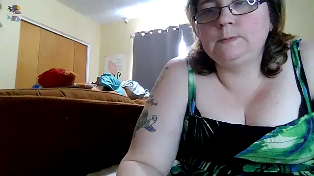 Snapshot of newfieocean chatting on March 10, 6:45 pm newfieocean online show from March 10, 6:45 pm