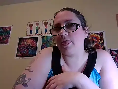 Snapshot of newfieocean chatting on June 4, 2:56 pm newfieocean online show from June 4, 2:56 pm
