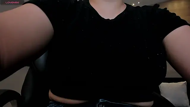 Snapshot of MartinnaBonnet chatting on February 1, 10:26 am MartinnaBonnet online show from February 1, 10:26 am