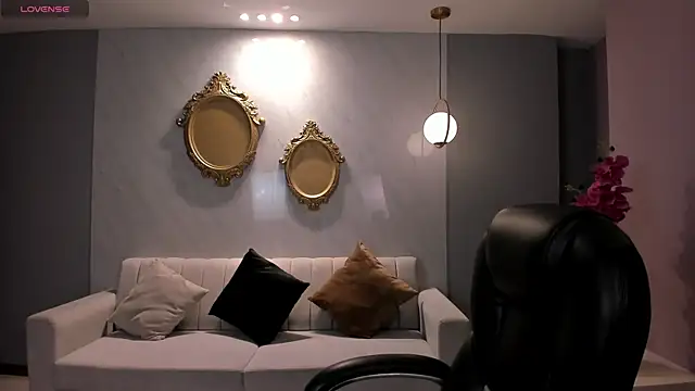 Snapshot of MartinnaBonnet chatting on February 23, 11:33 am MartinnaBonnet online show from February 23, 11:33 am