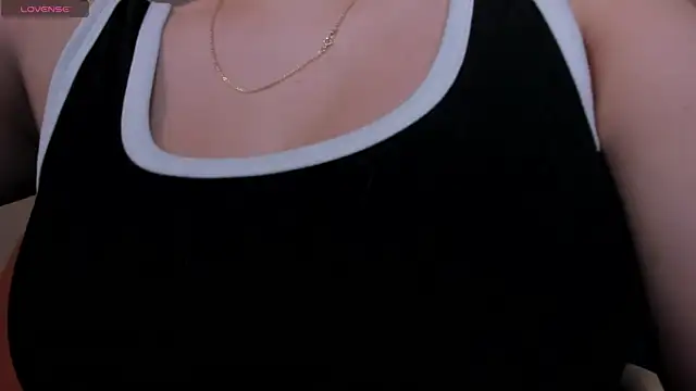 Snapshot of MartinnaBonnet chatting on March 17, 10:27 am MartinnaBonnet online show from March 17, 10:27 am