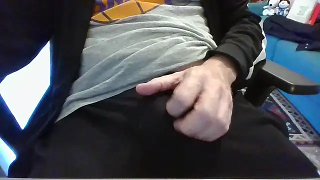 Snapshot of alessexxx24 chatting on October 17, 8:39 am alessexxx24 online show from October 17, 8:39 am