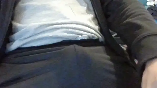 Snapshot of alessexxx24 chatting on October 20, 8:15 am alessexxx24 online show from October 20, 8:15 am