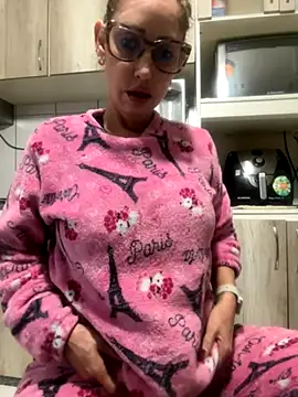 Snapshot of RAIRAsexy chatting on October 24, 8:55 am RAIRAsexy online show from October 24, 8:55 am