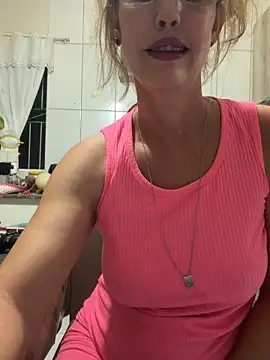 Snapshot of RAIRAsexy chatting on April 15, 1:01 am RAIRAsexy online show from April 15, 1:01 am