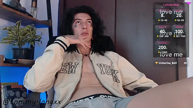 Snapshot of tommylongxx chatting on September 15, 1:49 am tommylongxx online show from September 15, 1:49 am