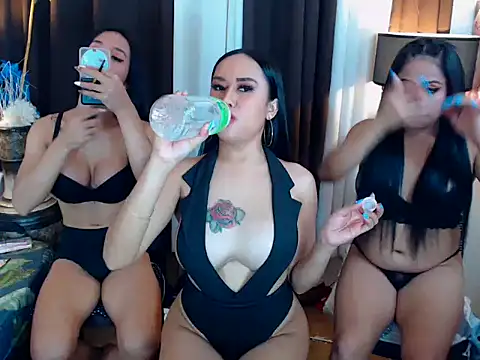 2sexyfuckingtrans online show from December 22, 5:45 am