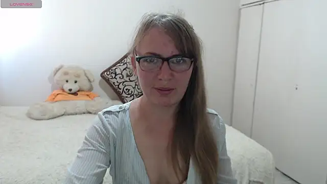 Snapshot of MargotLot chatting on April 29, 12:31 pm MargotLot online show from April 29, 12:31 pm