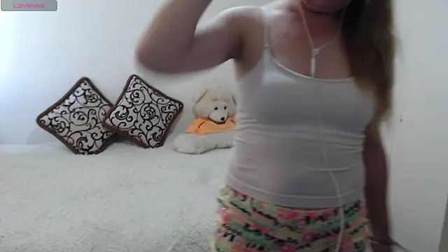 Snapshot of MargotLot chatting on May 17, 7:06 am MargotLot online show from May 17, 7:06 am