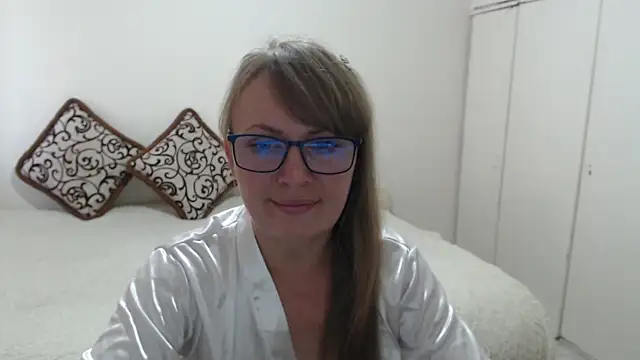 Snapshot of MargotLot chatting on June 12, 2:16 pm MargotLot online show from June 12, 2:16 pm