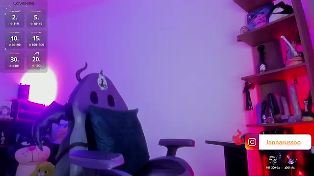 EmmaRusso online show from March 11, 8:15 pm